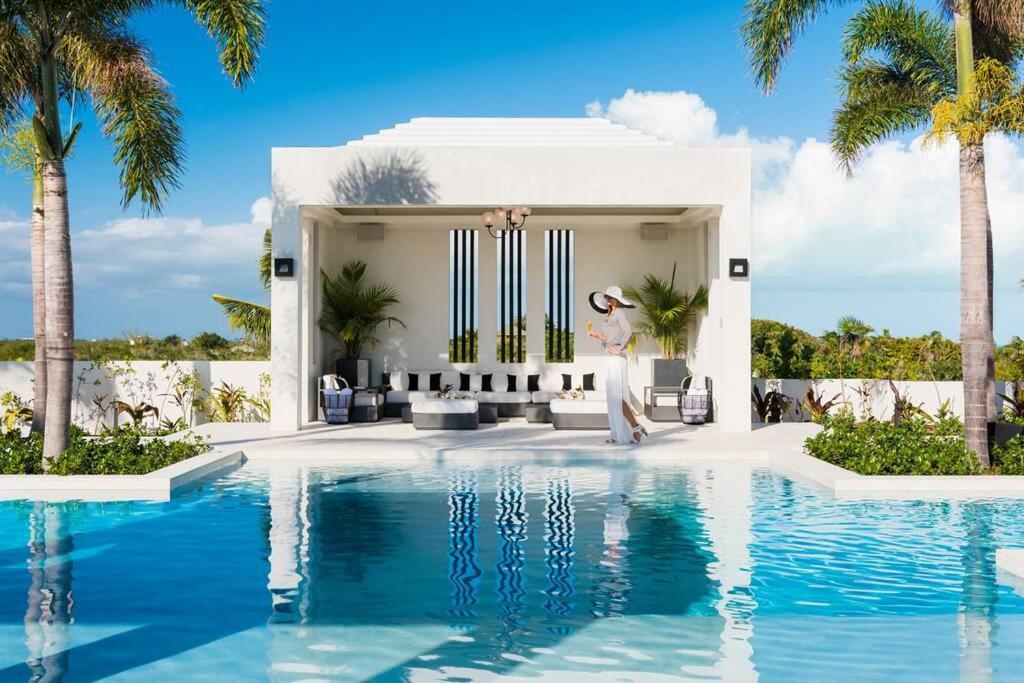 بروفيدنسياليس Triton Luxury Villa المظهر الخارجي الصورة