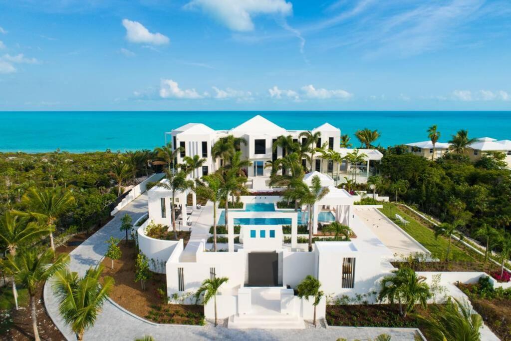 بروفيدنسياليس Triton Luxury Villa المظهر الخارجي الصورة