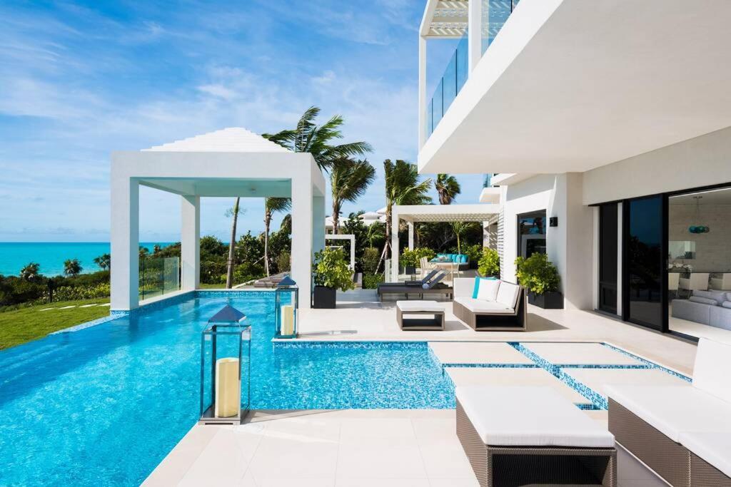 بروفيدنسياليس Triton Luxury Villa المظهر الخارجي الصورة