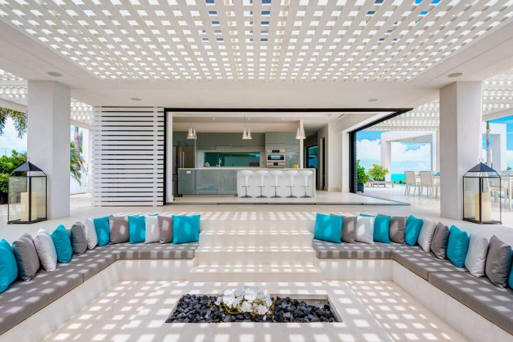 بروفيدنسياليس Triton Luxury Villa المظهر الخارجي الصورة