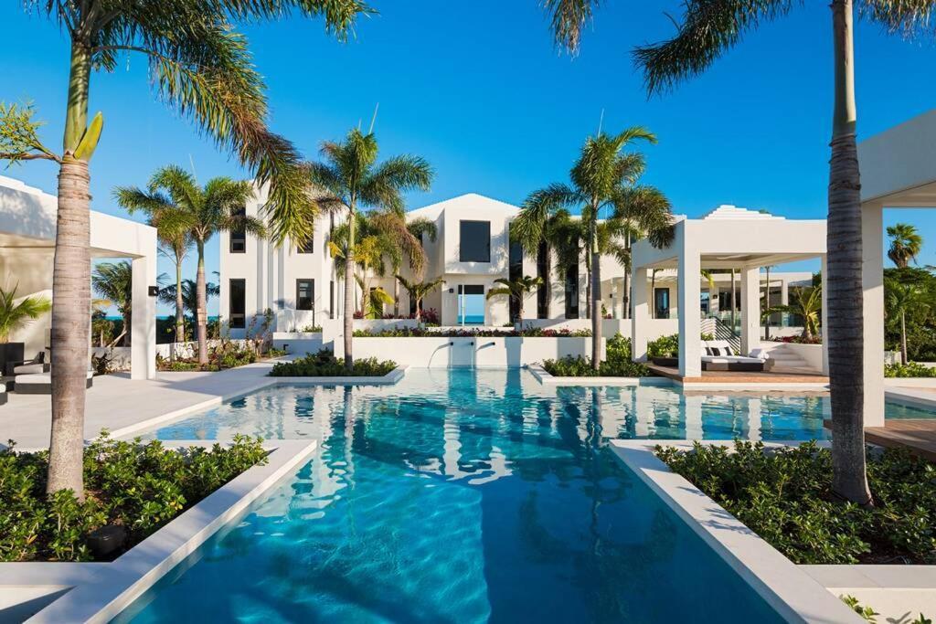بروفيدنسياليس Triton Luxury Villa المظهر الخارجي الصورة