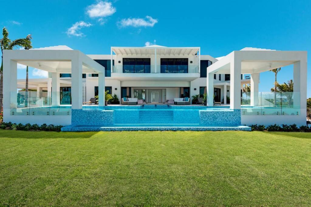بروفيدنسياليس Triton Luxury Villa المظهر الخارجي الصورة