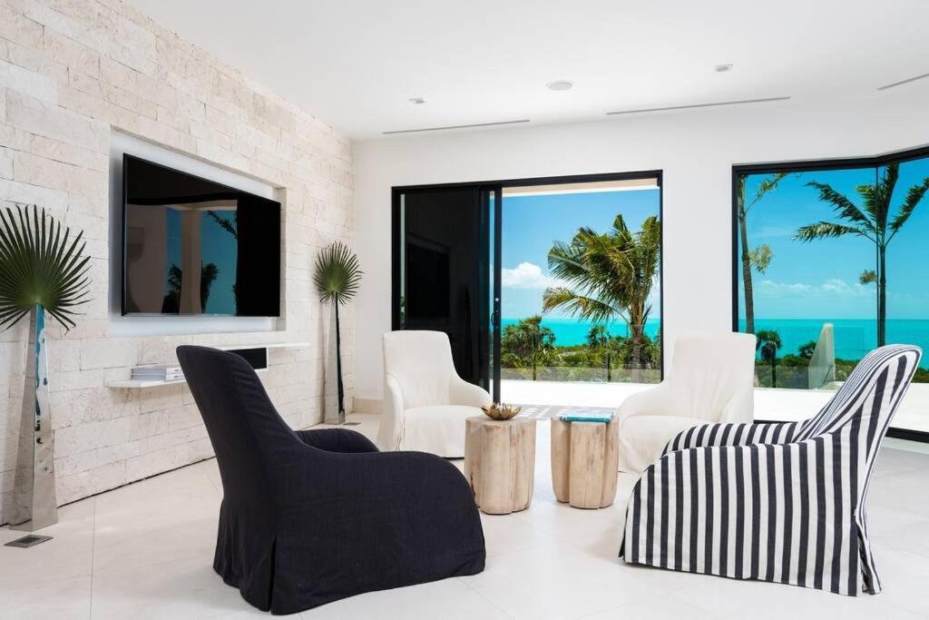 بروفيدنسياليس Triton Luxury Villa المظهر الخارجي الصورة