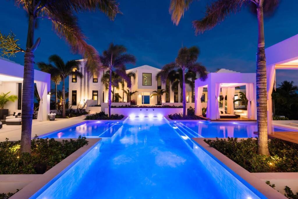 بروفيدنسياليس Triton Luxury Villa المظهر الخارجي الصورة