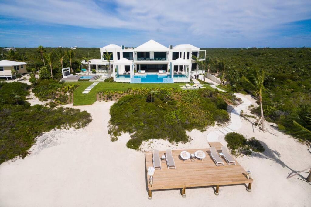 بروفيدنسياليس Triton Luxury Villa المظهر الخارجي الصورة