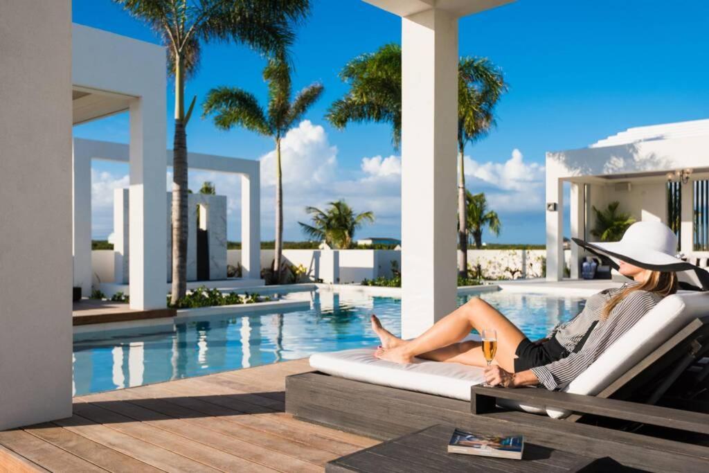 بروفيدنسياليس Triton Luxury Villa المظهر الخارجي الصورة