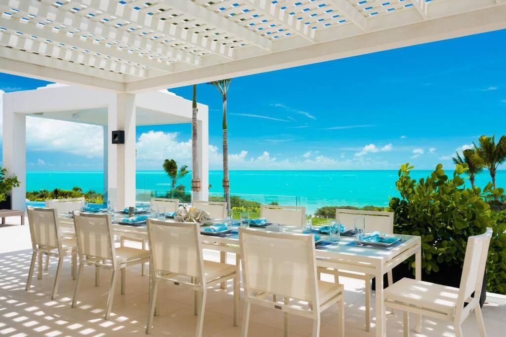 بروفيدنسياليس Triton Luxury Villa المظهر الخارجي الصورة