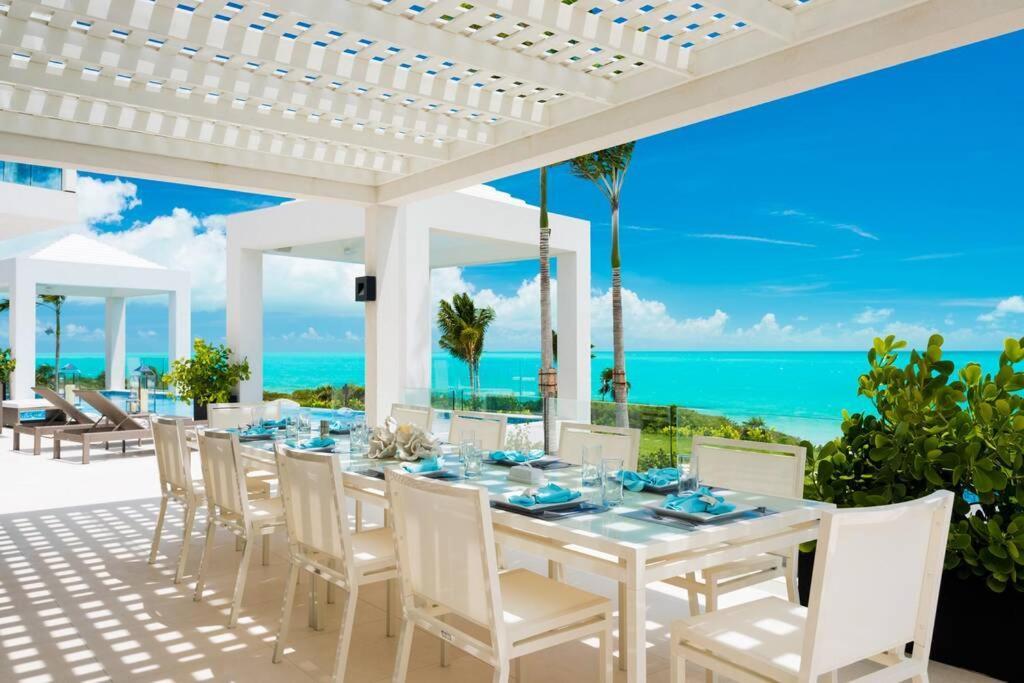 بروفيدنسياليس Triton Luxury Villa المظهر الخارجي الصورة