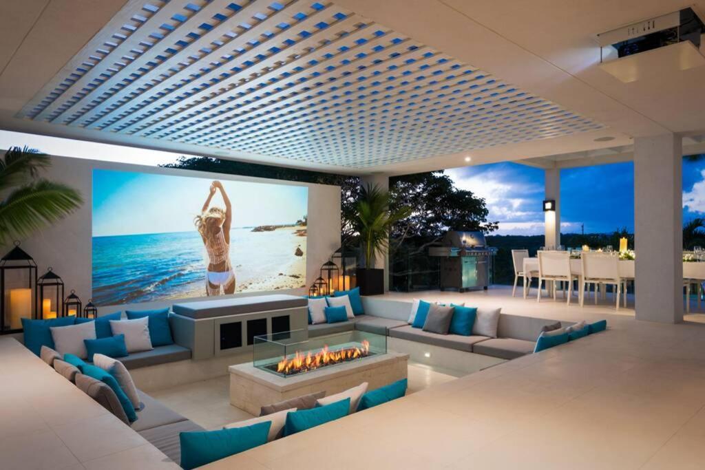 بروفيدنسياليس Triton Luxury Villa المظهر الخارجي الصورة