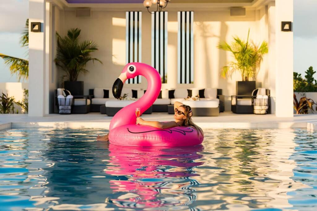 بروفيدنسياليس Triton Luxury Villa المظهر الخارجي الصورة