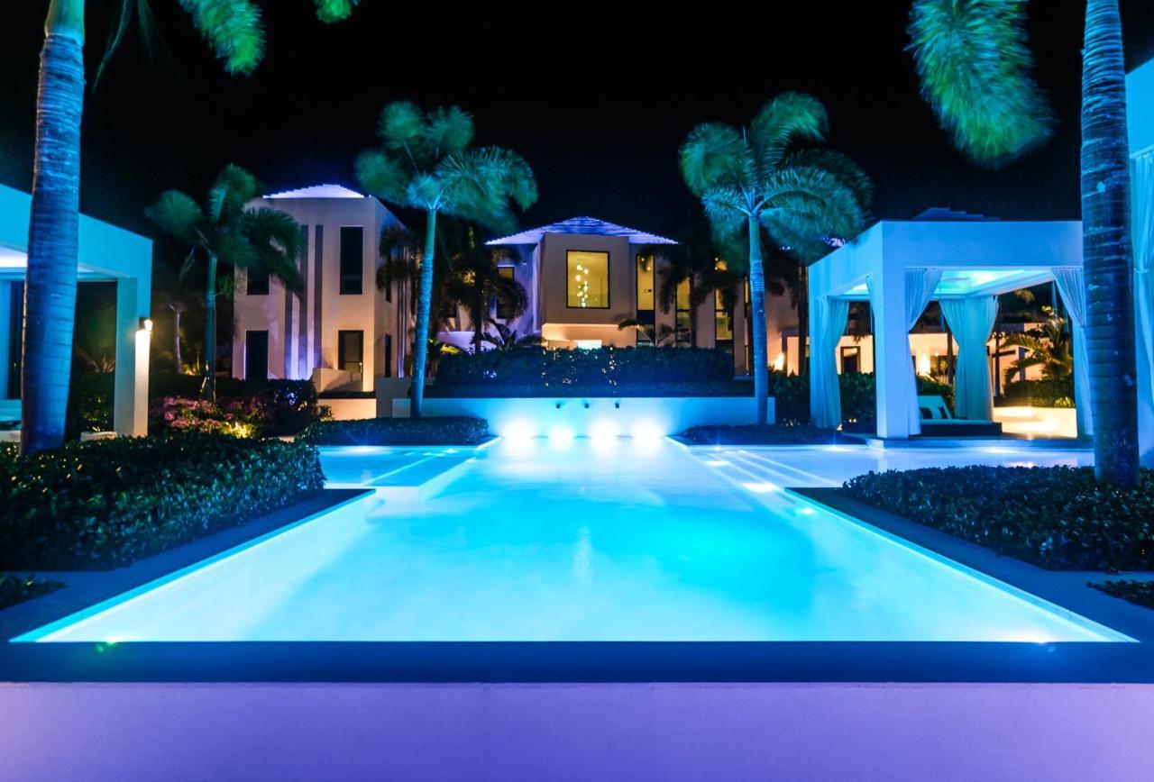 بروفيدنسياليس Triton Luxury Villa المظهر الخارجي الصورة