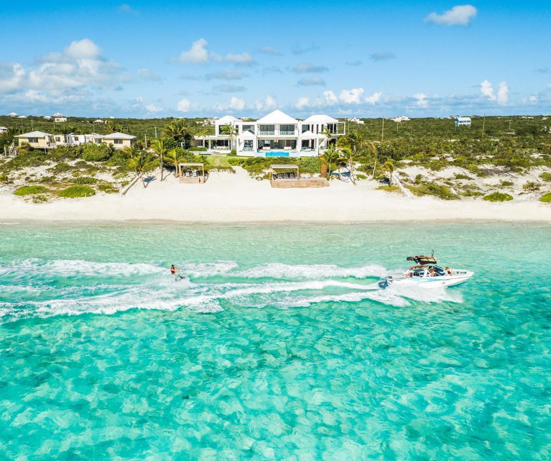 بروفيدنسياليس Triton Luxury Villa المظهر الخارجي الصورة